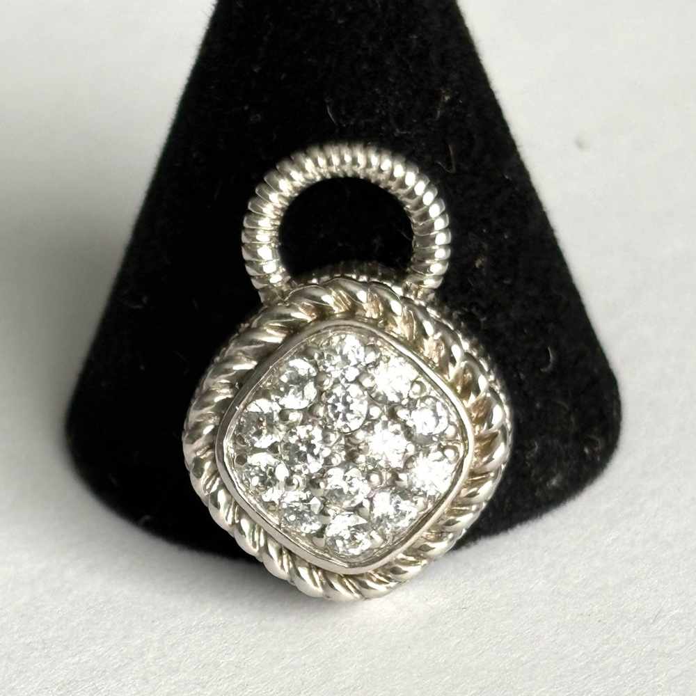 Elegant Silver Pendant with Crystals